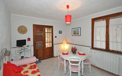 Suvereto 2: Zimmer, Eigentum, Möbel, Gebäude, Interior Design, Haus, Grundeigentum, Tabelle, Wohnzimmer, Zuhause