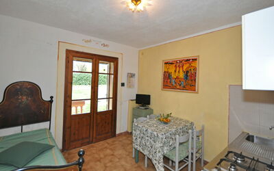 Suvereto 3: Zimmer, Eigentum, Möbel, Gebäude, Haus, Interior Design, Fussboden, Grundeigentum, Decke, Schlafzimmer
