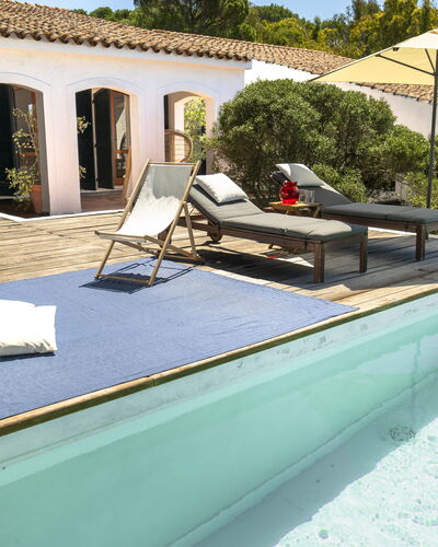 Casa Dei Lentischi: Schwimmbad, Gartenmöbel, Möbel, Resort, Sonnenliege, Freizeit, Schatten, Eco Hotel, Stuhl, Villa