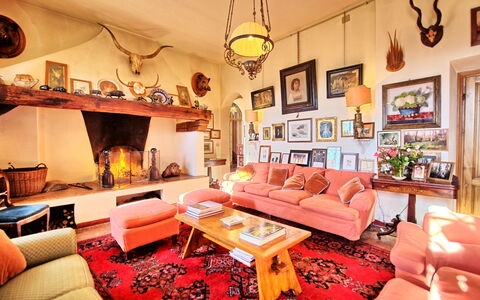 Il Principe: Wohnzimmer, Zimmer, Eigentum, Interior Design, Möbel, Gebäude, Haus, Grundeigentum, Zuhause, Tabelle