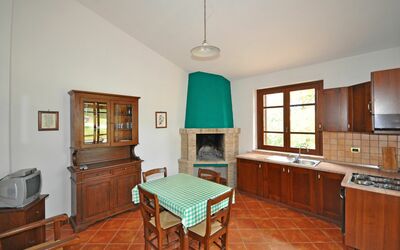 Claudio 7: Zimmer, Eigentum, Möbel, Küche, Countertop, Gebäude, Cabinetry, Haus, Interior Design, Fussboden
