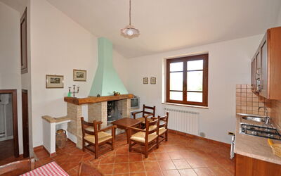 Claudio 5: Eigentum, Zimmer, Möbel, Gebäude, Fussboden, Haus, Interior Design, Hartholz, Grundeigentum, Holzboden
