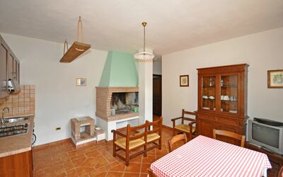 Claudio 3: Zimmer, Eigentum, Möbel, Gebäude, Haus, Interior Design, Fussboden, Decke, Grundeigentum, Hartholz