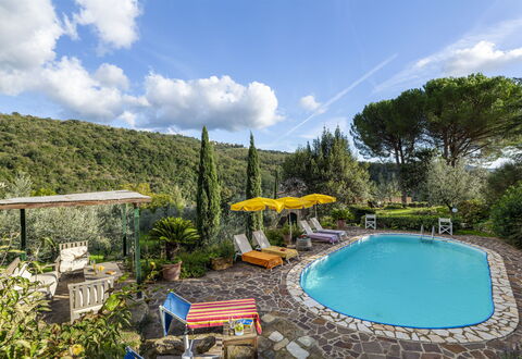 Bigiolo a Melazzano: Wasser, Wolke, Pflanze, Himmel, Eigentum, Schwimmbad, Natur, Stuhl, Baum, Gartenmöbel