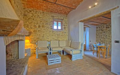 Arturo 3 - Borgo: Gebäude, Eigentum, Zimmer, Interior Design, Wand, Möbel, Fussboden, Haus, Wohnzimmer, Grundeigentum