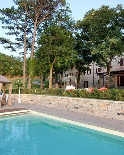 Villa Gubbio: Schwimmbad, Eigentum, Haus, Gebäude, Estate, Grundeigentum, Zuhause, Villa, Resort, Freizeit