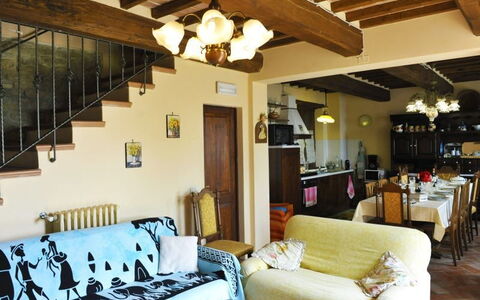 Casetta i Ciliegi: Eigentum, Zimmer, Decke, Wohnzimmer, Interior Design, Möbel, Gebäude, Haus, Zuhause, Strahl