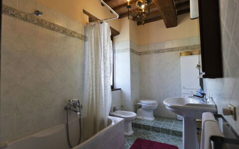 Casetta i Ciliegi: Badezimmer, Eigentum, Zimmer, Interior Design, Gebäude, Die Architektur, Armatur, Haus, Grundeigentum, Sinken