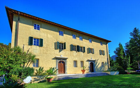 Villa Camaiore: Eigentum, Haus, Zuhause, Gebäude, Grundeigentum, Wohngebiet, Die Architektur, Estate, Himmel, Fassade