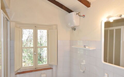 Casamare: Badezimmer, Eigentum, Zimmer, Decke, Haus, Interior Design, Gebäude, Daylighting, Zuhause, Fussboden