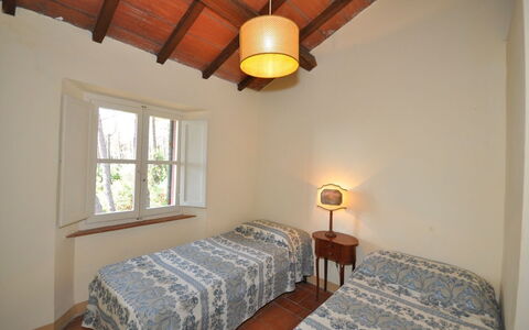 Casamare: Schlafzimmer, Zimmer, Eigentum, Bett, Möbel, Decke, Gebäude, Bettdecke, Bettrahmen, Haus