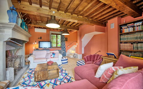 Villa Nova: Eigentum, Bilderrahmen, Gebäude, Holz, Wohnzimmer, Fenster, Grundeigentum, Lampe, Freizeit, Strahl