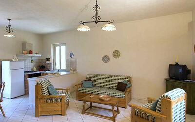 Casa Limoni 2: Zimmer, Eigentum, Möbel, Interior Design, Gebäude, Decke, Wohnzimmer, Haus, Fussboden, Wand