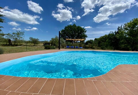 Funghi 2: Wasser, Himmel, Wolke, Wasservorräte, Schwimmbad, Pflanze, Azurblau, Rechteck, Baum, Schatten