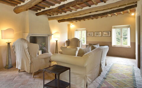 Angeloni: Eigentum, Wohnzimmer, Zimmer, Möbel, Gebäude, Interior Design, Decke, Grundeigentum, Haus, Strahl