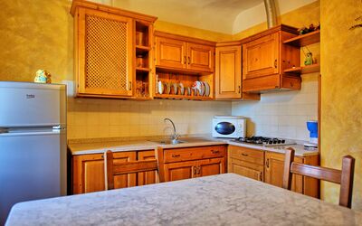 Marchese: Countertop, Möbel, Cabinetry, Zimmer, Eigentum, Küche, Interior Design, Gebäude, Zuhause, Grundeigentum