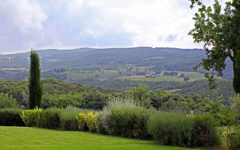 Villa Lorian: Natürliche Landschaft, Natur, Grün, Hochland, Vegetation, Himmel, Natürlichen Umgebung, Baum, Hügel, Gras