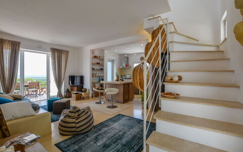 Villa Butterfly: Eigentum, Zimmer, Möbel, Interior Design, Wohnzimmer, Gebäude, Fussboden, Haus, Grundeigentum, Zuhause