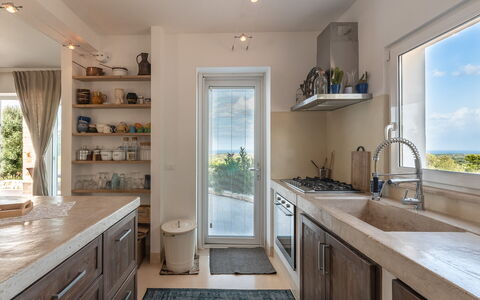 Villa Butterfly: Holz, Blau, Zimmer, Interior Design, Armatur, Grün, Fussboden, Zuhause, Eigentum, Countertop