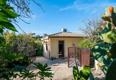 Vista Mare Noto: Eigentum, Haus, Zuhause, Grundeigentum, Hütte, Gebäude, Botanik, Pflanze, Baum, Estate
