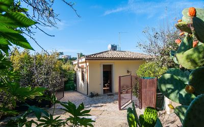 Vista Mare Noto: Eigentum, Haus, Zuhause, Grundeigentum, Hütte, Gebäude, Botanik, Pflanze, Baum, Estate