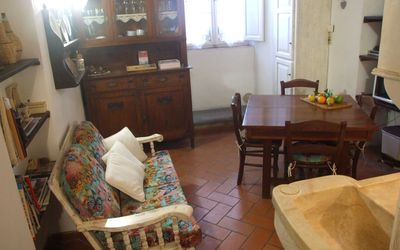 Appartamento Le Volte: Zimmer, Eigentum, Möbel, Fussboden, Wohnzimmer, Haus, Interior Design, Tabelle, Gebäude, Hartholz