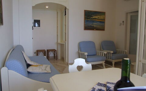 Appartamento - Le Finestre: Zimmer, Eigentum, Möbel, Interior Design, Wohnzimmer, Tabelle, Gebäude, Haus, Grundeigentum, Fussboden
