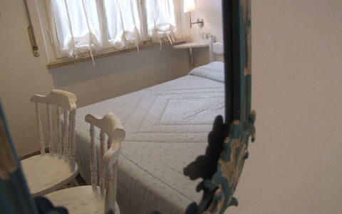 Villa Pineta: Eigentum, Zimmer, Fussboden, Fenster, Interior Design, Gips, Hartholz, Treppe, Flooring, Haus
