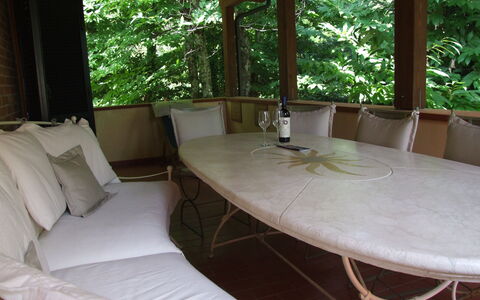 Villa La Quercia: Eigentum, Zimmer, Möbel, Haus, Tabelle, Baum, Gebäude, Interior Design, Grundeigentum, Zuhause