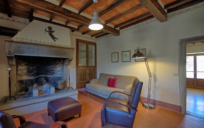 Quercia: Zimmer, Eigentum, Wohnzimmer, Gebäude, Möbel, Interior Design, Haus, Strahl, Decke, Grundeigentum